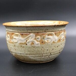 Hand Thrown Studio Art Pottery Bowl Tan Beige Speckled Glaze Signed 6" Diameter